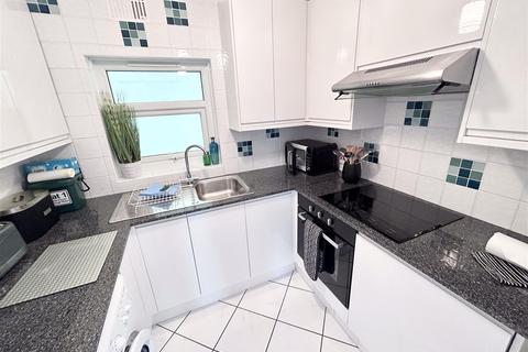 2 bedroom apartment for sale, Hambrough Road, Ventnor