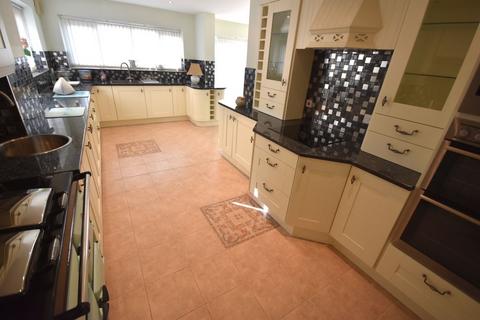 4 bedroom detached house for sale, Clee Hill Road, Tenbury Wells