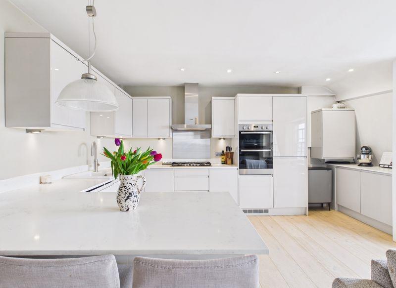 Kitchen / Living...