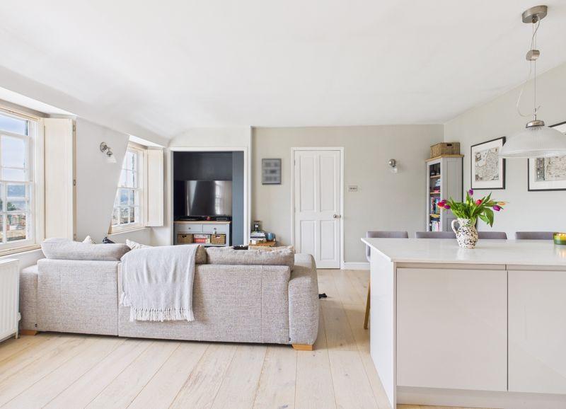 Kitchen / Living...