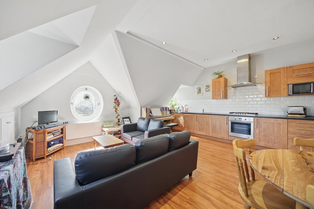 Lounge/ kitchen