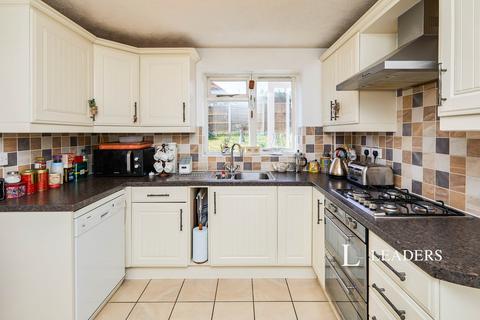 5 bedroom detached house to rent, Farnborough Gardens, Allestree