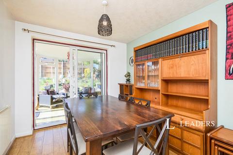 5 bedroom detached house to rent, Farnborough Gardens, Allestree