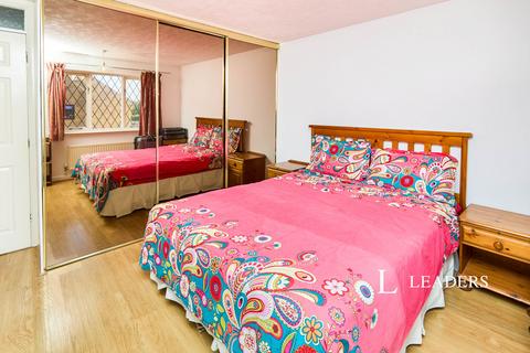 5 bedroom detached house to rent, Farnborough Gardens, Allestree