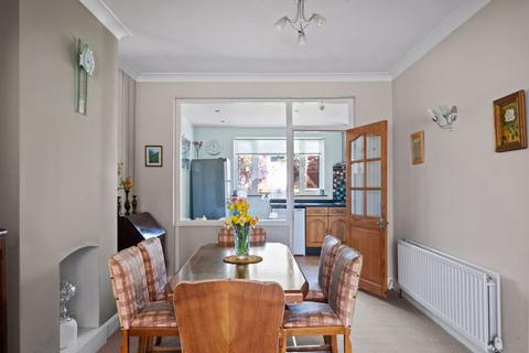 102 Bridgewood Road, Worcester Park, KT4 8XS