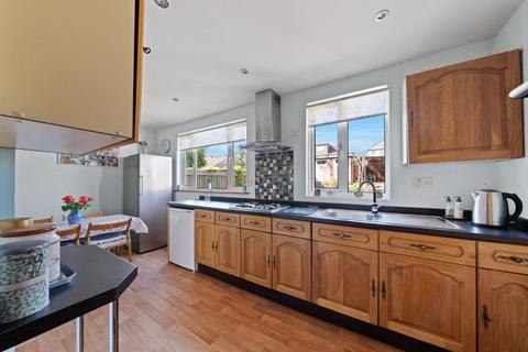 102 Bridgewood Road, Worcester Park, KT4 8XS