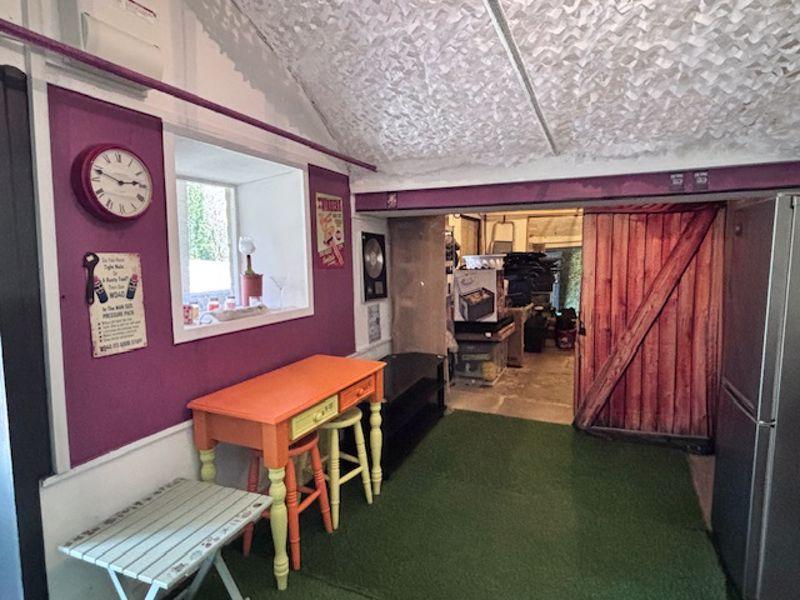 Studio/Bar