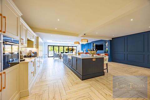 undefined, Tomswood Road, Chigwell IG7