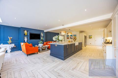 undefined, Tomswood Road, Chigwell IG7