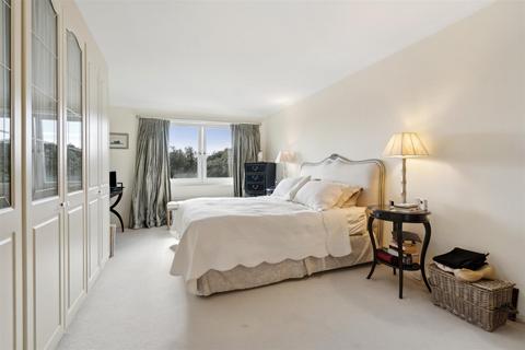2 bedroom flat for sale, Somerset Road, London SW19