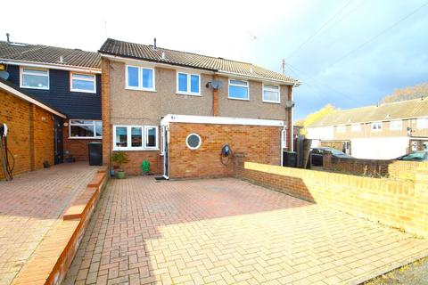57 Nevill Way, Loughton, IG10 3BG