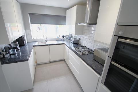 57 Nevill Way, Loughton, IG10 3BG