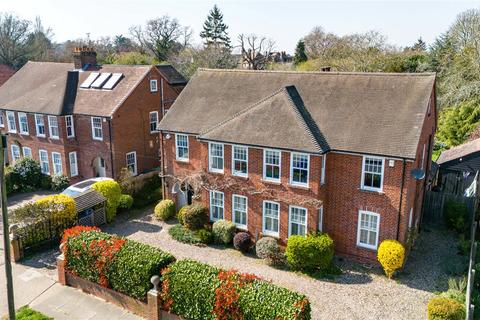 6 bedroom detached house for sale