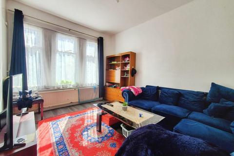 2 bedroom terraced house for sale, Chadwin Road, London E13