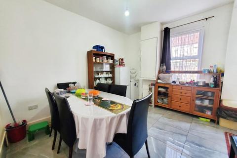 2 bedroom terraced house for sale, Chadwin Road, London E13