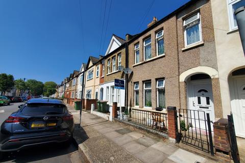 2 bedroom terraced house for sale, Chadwin Road, London E13