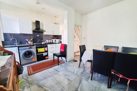 65 Chadwin Road, London, E13 8ND