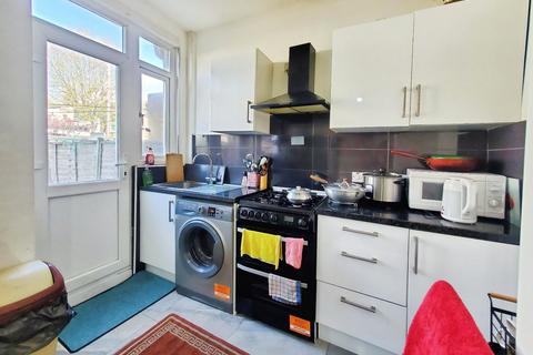 65 Chadwin Road, London, E13 8ND