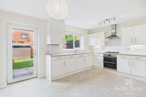 3 bedroom end of terrace house to rent, Scanlon Lane, Greater Manchester M5