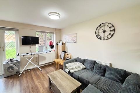 3 bedroom house to rent, Ravenfield, Egham TW20