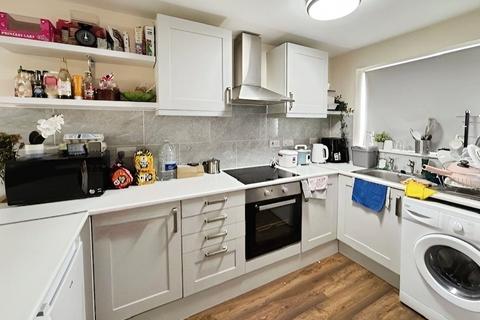 3 bedroom house to rent, Ravenfield, Egham TW20