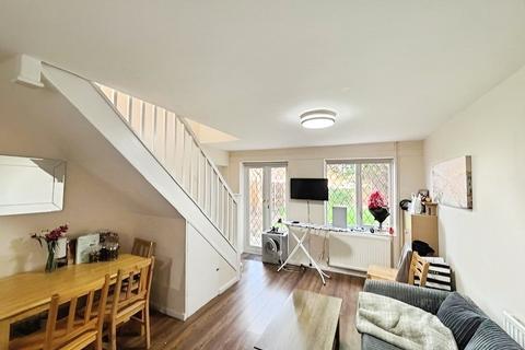 3 bedroom house to rent, Ravenfield, Egham TW20
