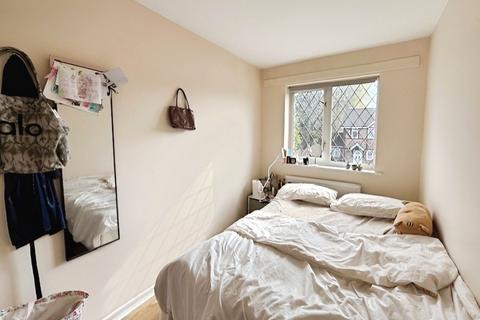 3 bedroom house to rent, Ravenfield, Egham TW20