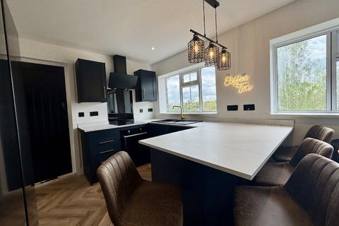 Studio to rent, Nottingham NG5
