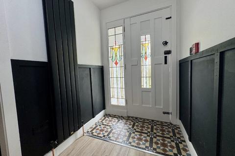 Studio to rent, Nottingham NG5