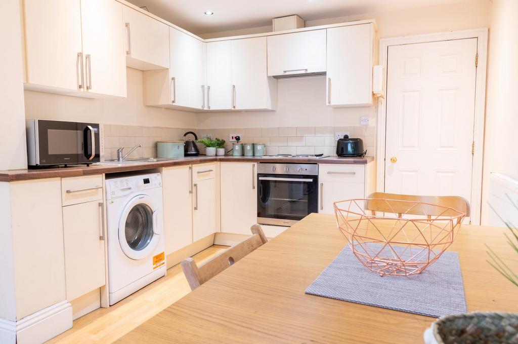 This well-equipped kitchen boasts modern applia...