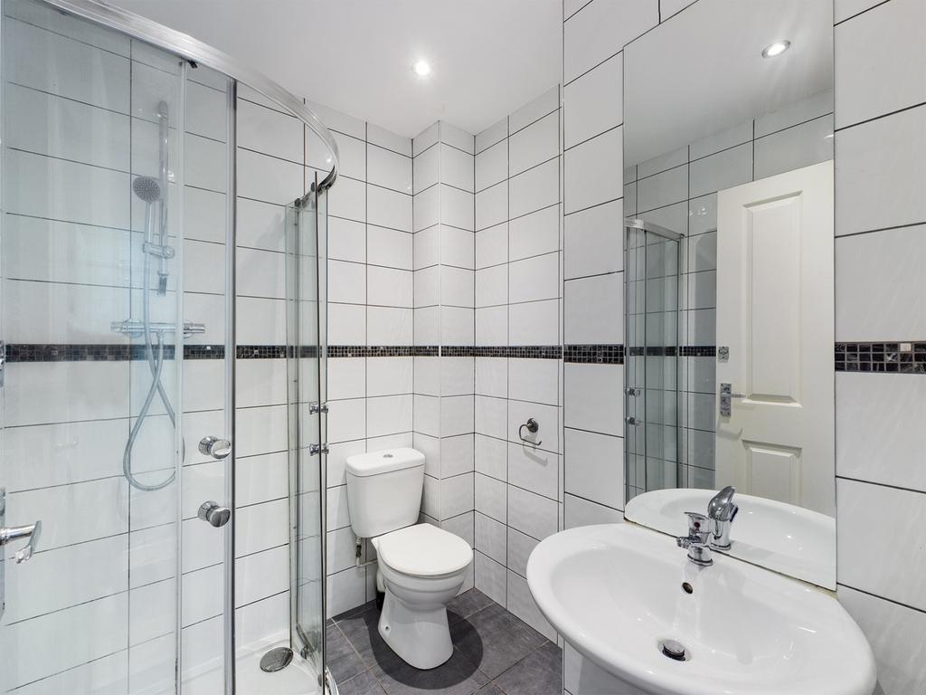 A modern and clean bathroom featuring a spaciou...