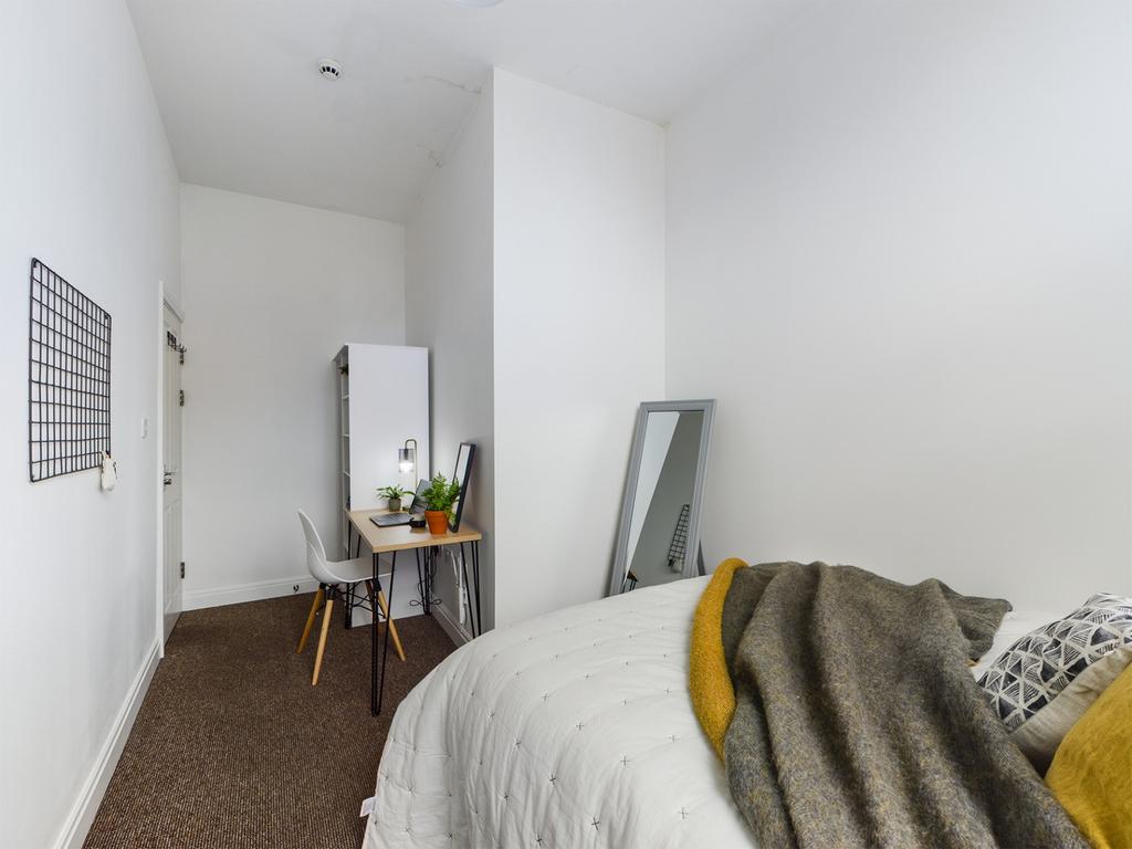 A cozy and inviting double bedroom featuring a ...