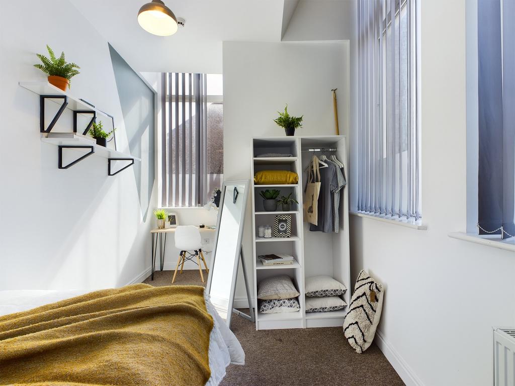 A bright and tidy double bedroom with modern de...