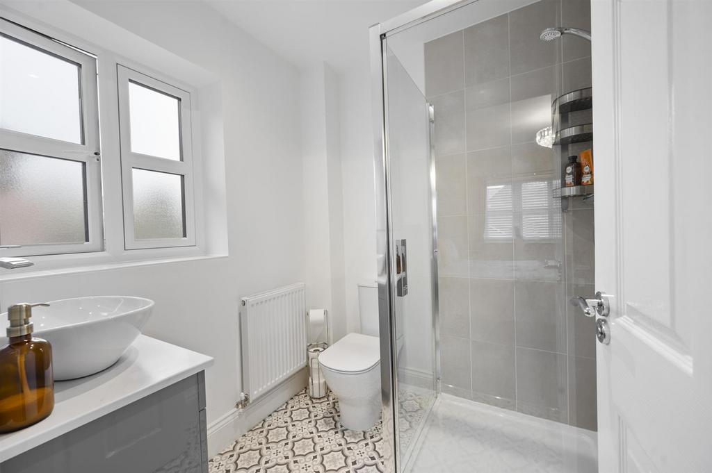 Bedroom One en-suite.jpg