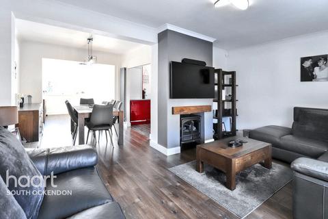 12 Swale Close, Aveley, South Ockendon, RM15 4LX