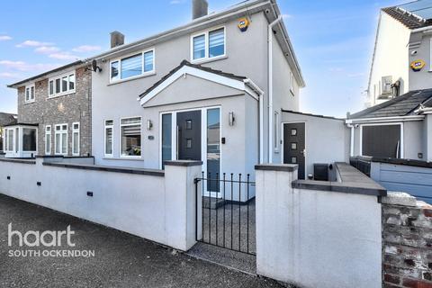 12 Swale Close, Aveley, South Ockendon, RM15 4LX