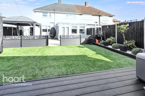 12 Swale Close, Aveley, South Ockendon, RM15 4LX