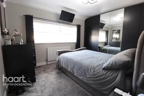 12 Swale Close, Aveley, South Ockendon, RM15 4LX