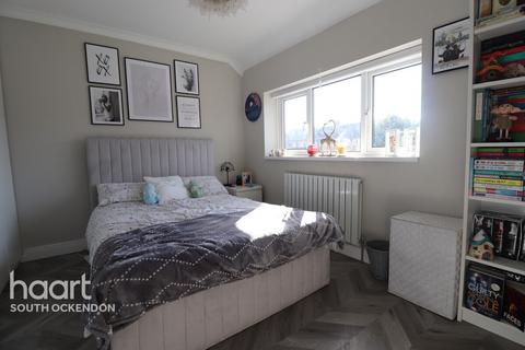 12 Swale Close, Aveley, South Ockendon, RM15 4LX