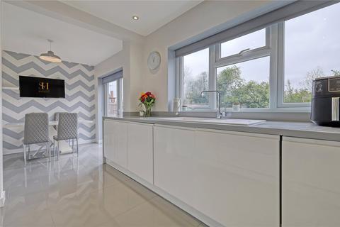 14 Copperfield, Billericay, CM11 2SB