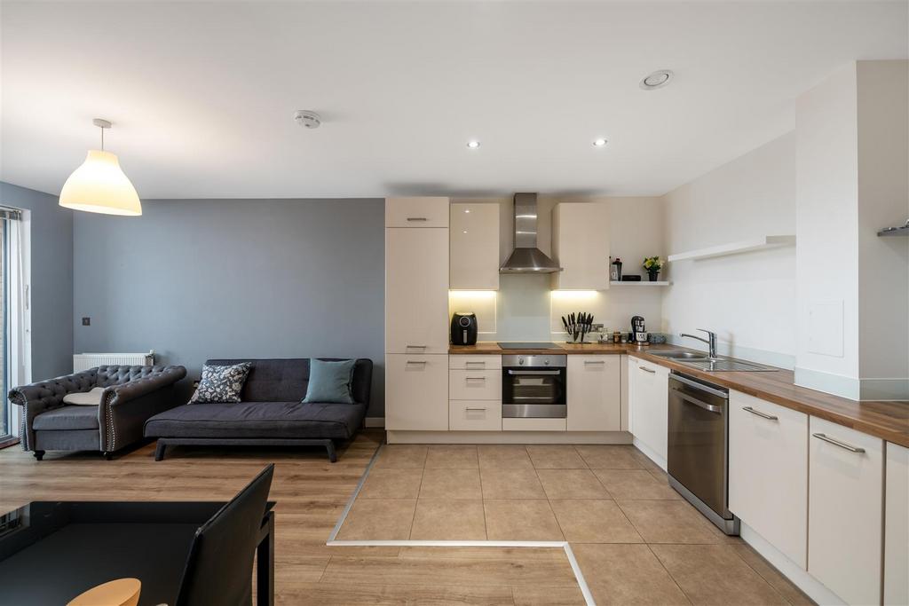 65 Russell Square internals5.jpg