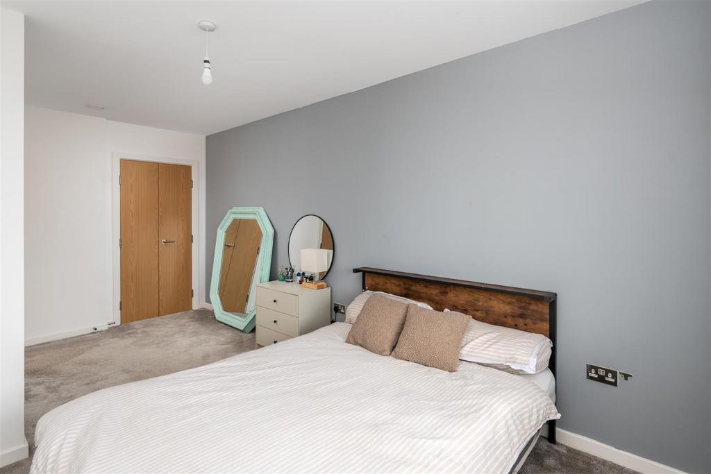 65 Russell Square internals3.jpg