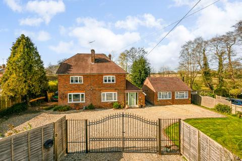 3 bedroom detached house for sale, Appledore Road, Kenardington, Ashford, Kent, TN26