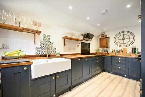 3 bedroom detached house for sale, Appledore Road, Kenardington, Ashford, Kent, TN26