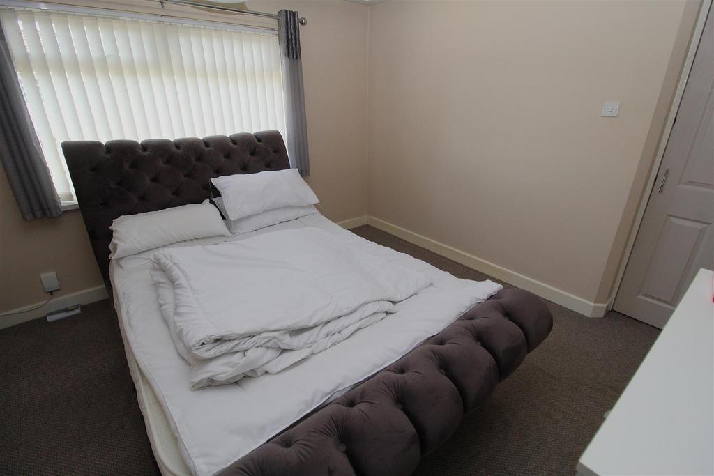 Bed1a.JPG