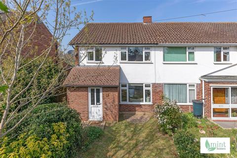 15 Engliff Lane, Woking, GU22 8SU