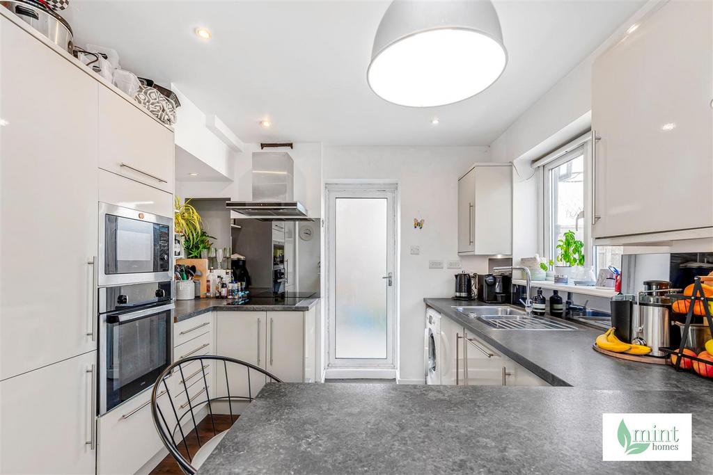 15 Engliff Lane Pyrford Woking Surrey GU22 8 S