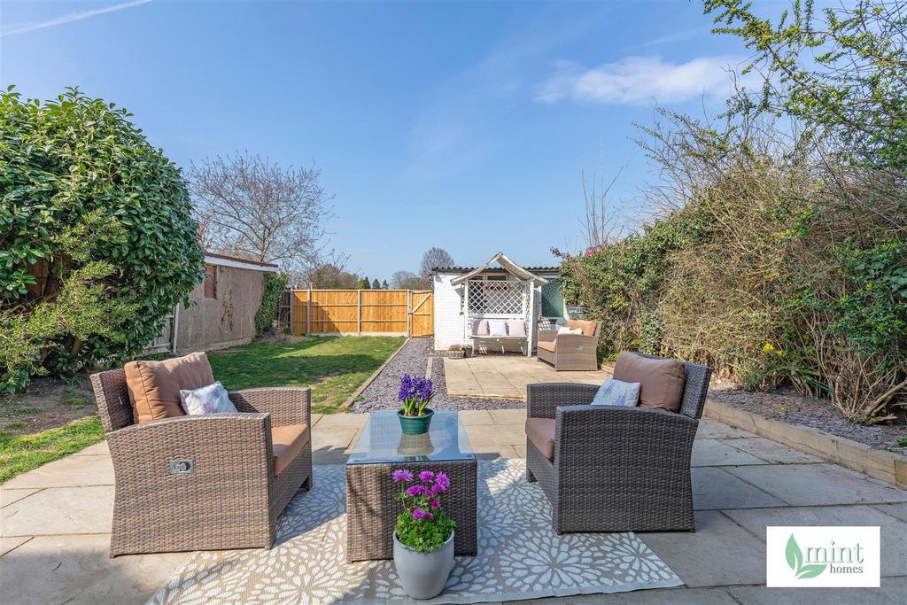 15 Engliff Lane Pyrford Woking Surrey GU22 8 S