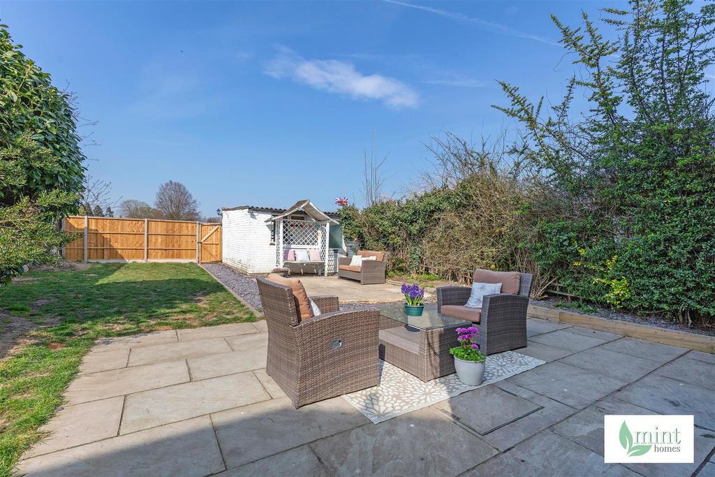 15 Engliff Lane Pyrford Woking Surrey GU22 8 S