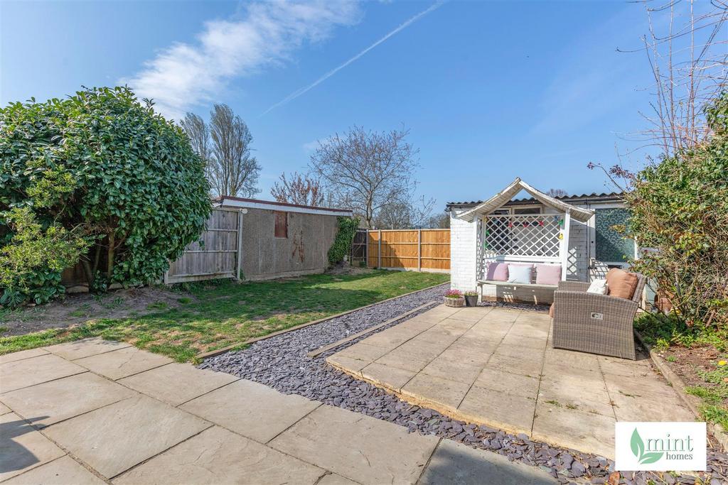 15 Engliff Lane Pyrford Woking Surrey GU22 8 S